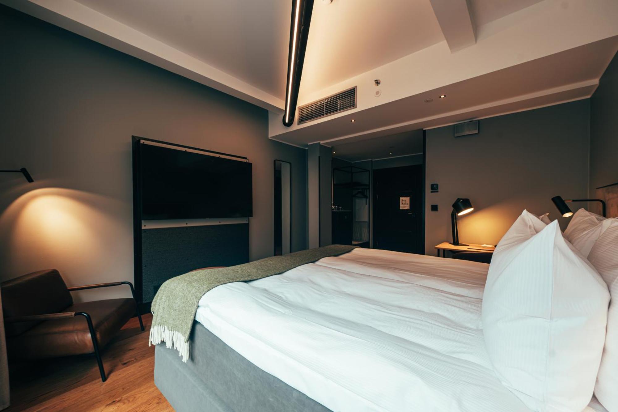 Superior 1 King bed